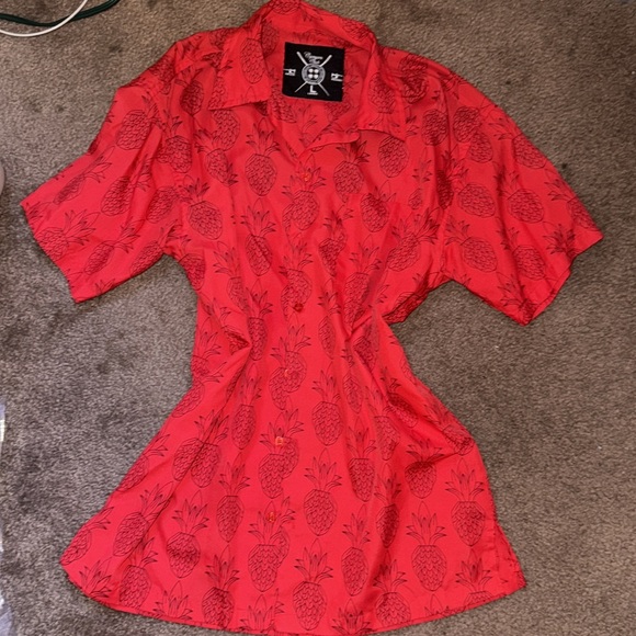 Red Short Shirt- L - Picture 5 of 8